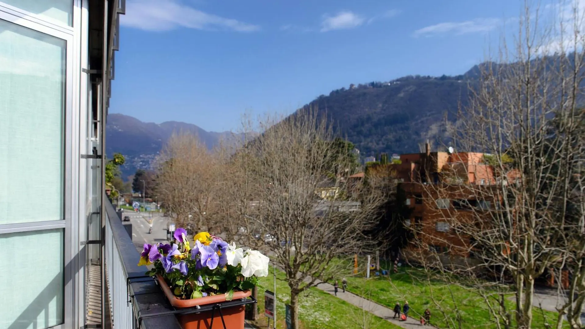 Apartment Maison De Raf Como Italy
